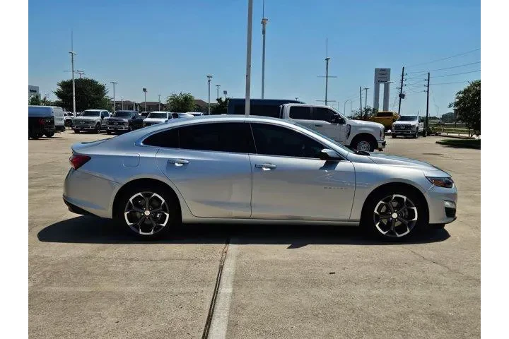 $17625 : Chevrolet Malibu 2022 LT 4dr image 2