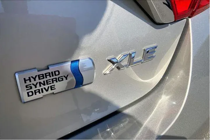 $21985 : Toyota Camry Hybrid 2015 LE image 8
