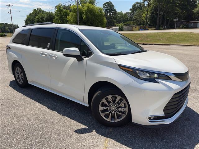 $49991 : PRE-OWNED 2024 TOYOTA SIENNA image 5