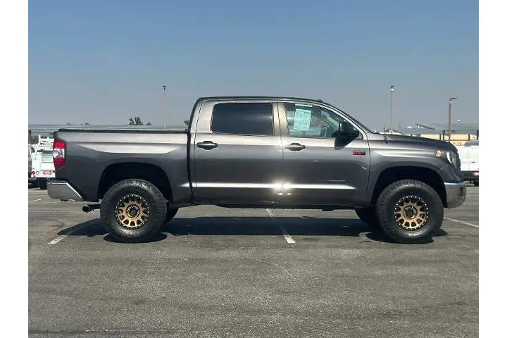 $28705 : Toyota Tundra 2017 4x4 SR5 4 image 2