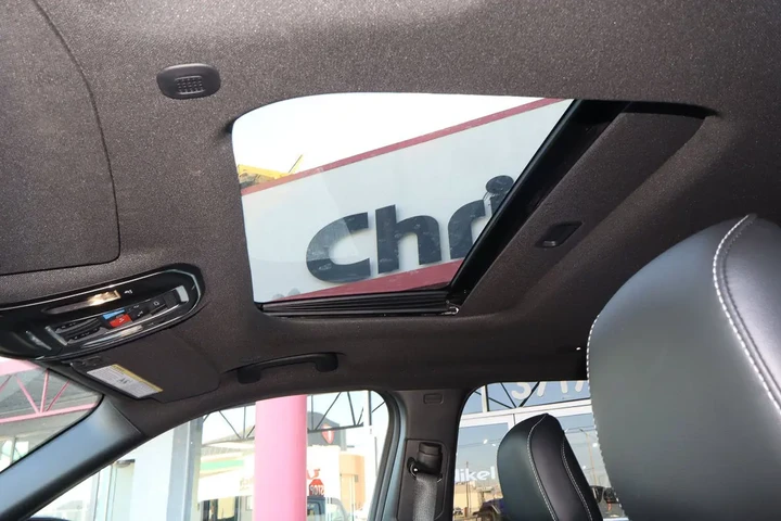 $38988 : 2025 Grand Cherokee L Altitud image 8