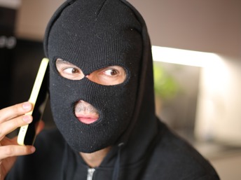 Los estafadores están usando inteligencia artificial para hacer llamadas falsas
