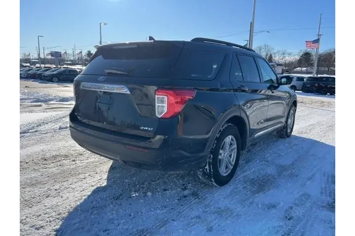 $31355 : Ford Explorer 2023 AWD XLT 4 image 4