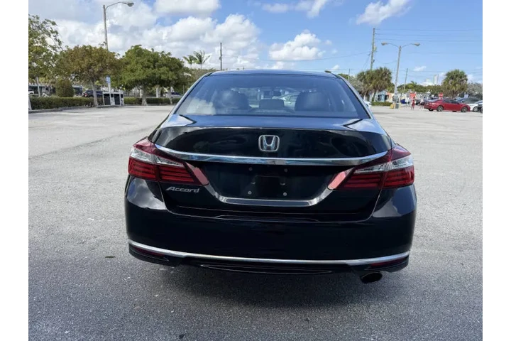 $9898 : 2017 Accord LX image 7