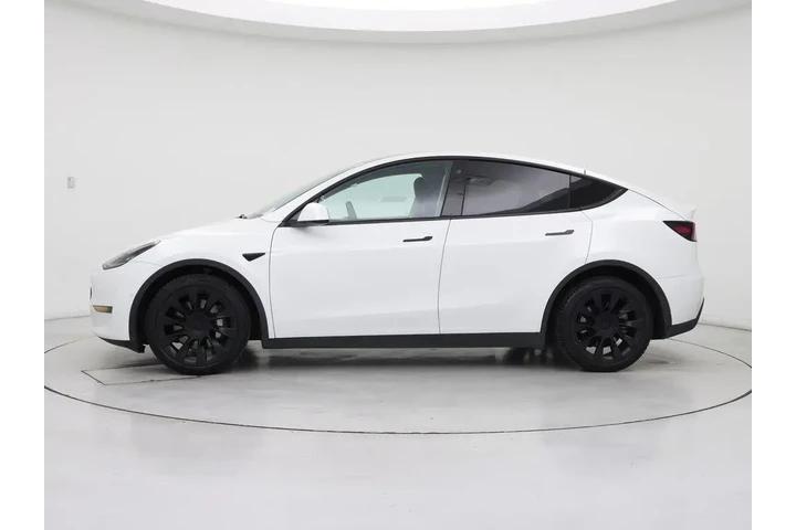 $27998 : Tesla Model Y 2022 AWD Long image 3