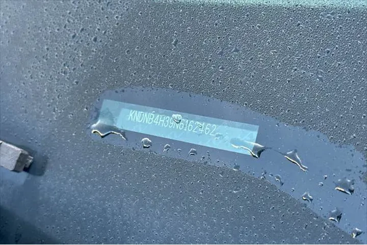 $26990 : Kia Carnival 2022 LX 4dr Min image 8