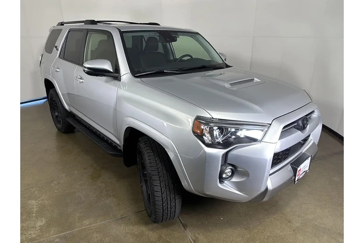 $40299 : Silver Certified 2022 4Runner image 7
