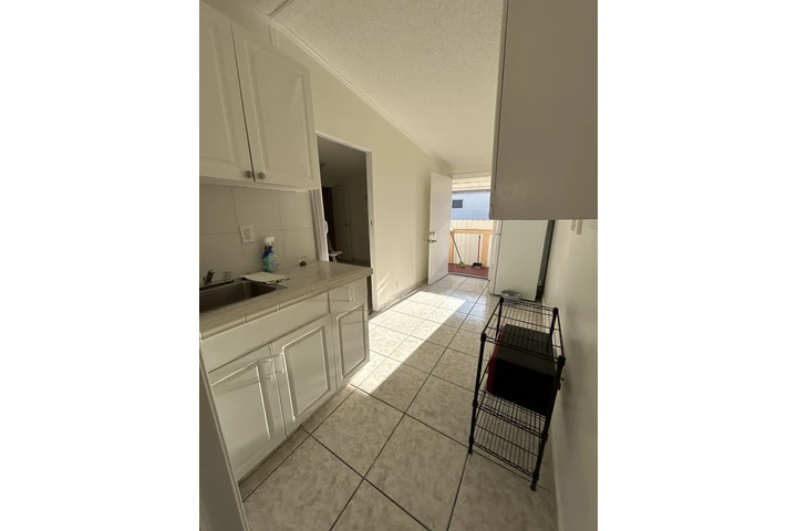$1450 : Rentó estudio. image 1