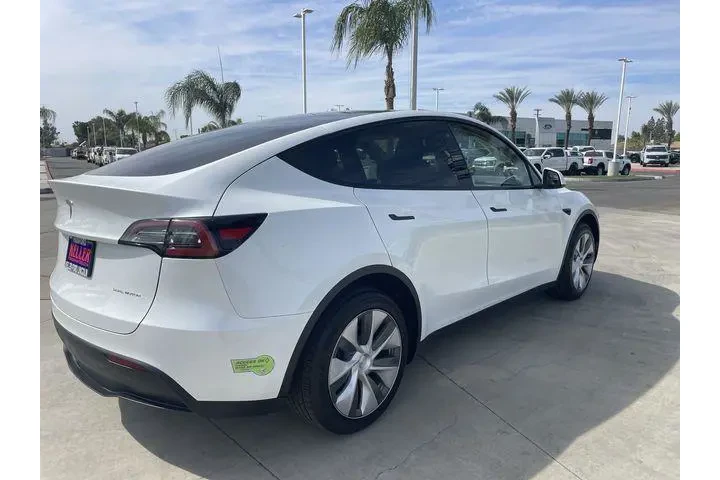 $31767 : Tesla Model Y 2023 AWD Long image 8