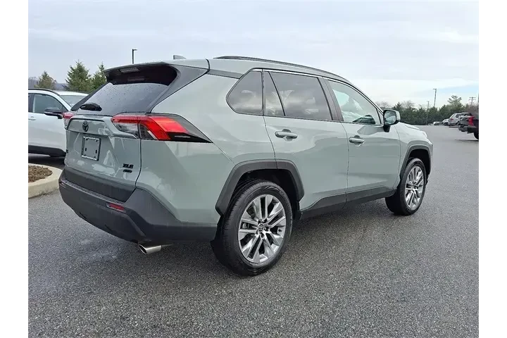 $34990 : Toyota RAV4 2023 AWD XLE Pre image 6