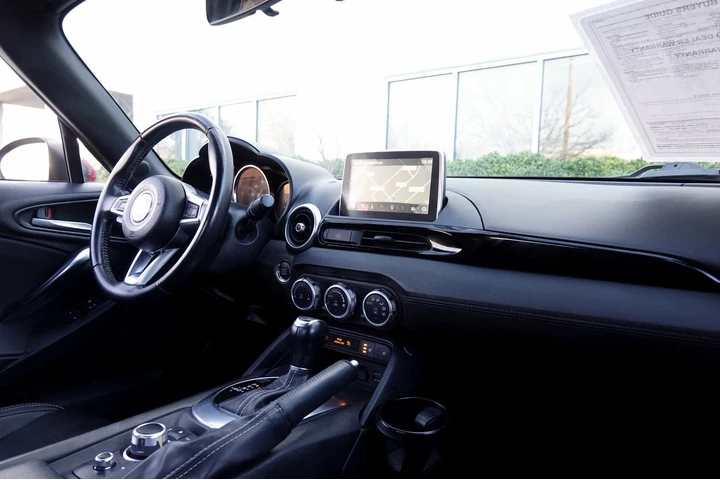 $16995 : 2018 FIAT 124 Spider Lusso image 8