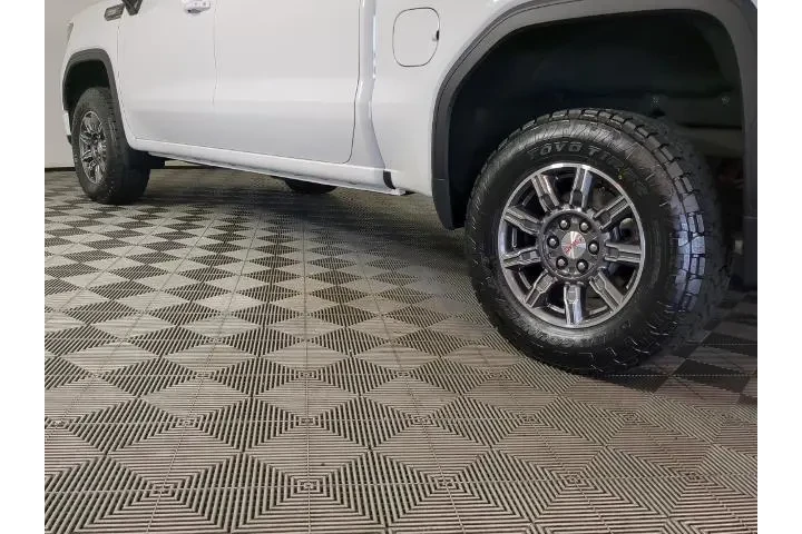 GMC Sierra 1500 2024 4x4 AT4 image 5