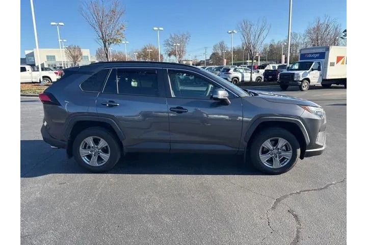 $28195 : Toyota RAV4 2023 XLE 4dr SUV image 3