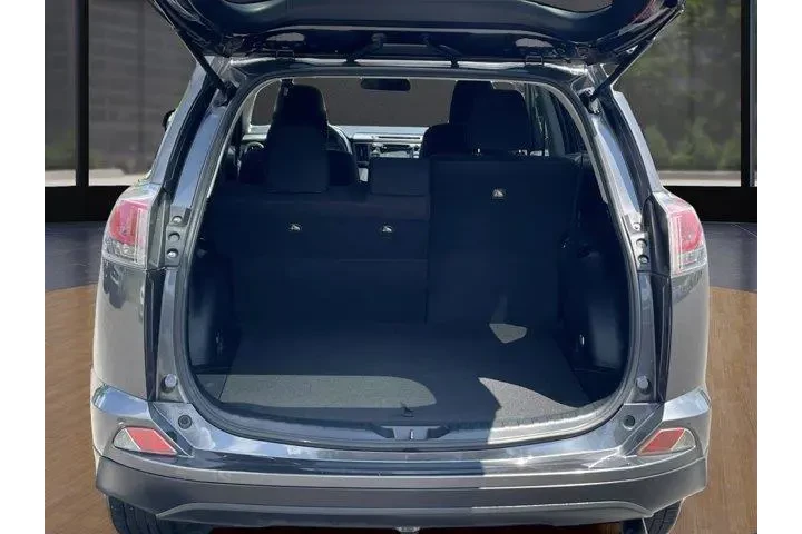 Toyota RAV4 2018 LE 4dr SUV image 10