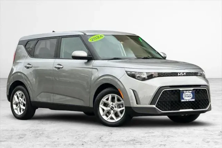 $16990 : Kia Soul 2024 LX 4dr Crossov image 2