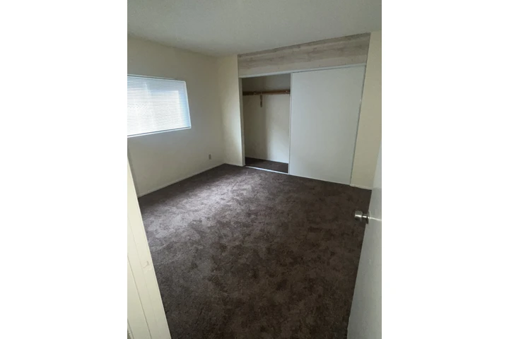 $2400 : AMPLIO APT 2 CUARTOS LYNWOOD image 5