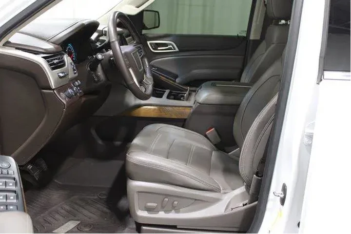 $39982 : GMC Yukon 2019 4x4 Denali 4d image 3