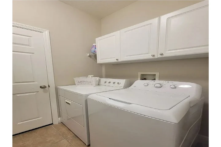 $900 : charming 2-bedroom 1-bed image 4