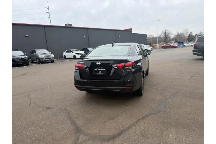 $18980 : Nissan Versa 2025 SV 4dr Sed image 9