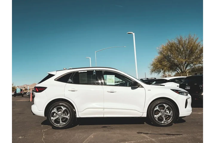 $22998 : Ford Escape 2023 AWD ST-Line image 2