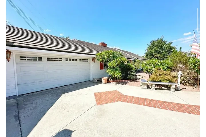 $2950 : 14,743-square-foot West Covin image 1