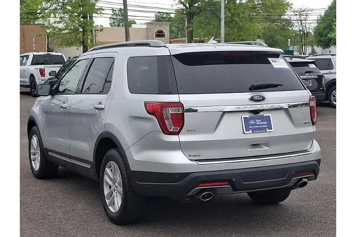 $19398 : Ford Explorer 2018 AWD XLT 4 image 4