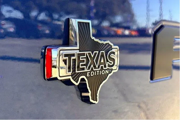 $39977 : Ford F-150 2023 4x4 XLT 4dr image 9