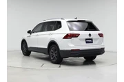 $19990 : Volkswagen Tiguan 2022 SE 4d thumbnail