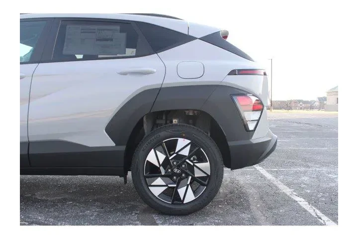 $23237 : Hyundai KONA 2024 AWD SEL 4d image 8