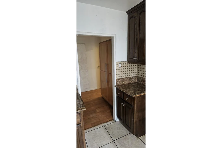 $1950 : ESTUDIO AMPLIO EN PARAMOUNT image 7