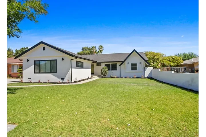 $2700 : House For Rent image 1