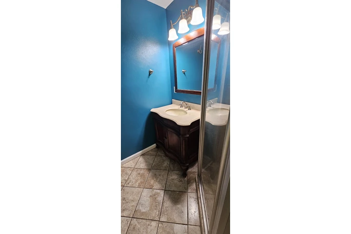 $650 : Cuarto Disponible image 5