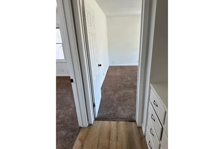 $900 : Beautiful recently remodeled ! image 6