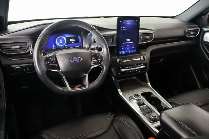 $28489 : Ford Explorer 2020 AWD ST 4d image 2