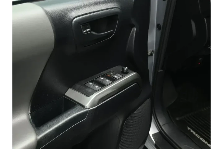 $39425 : Toyota Tacoma 2020 4x4 TRD P image 9