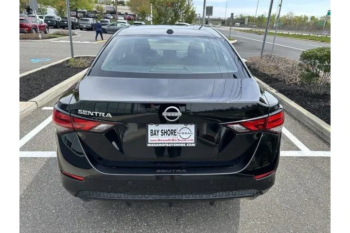 $18720 : Nissan Sentra 2025 SV 4dr Se image 7