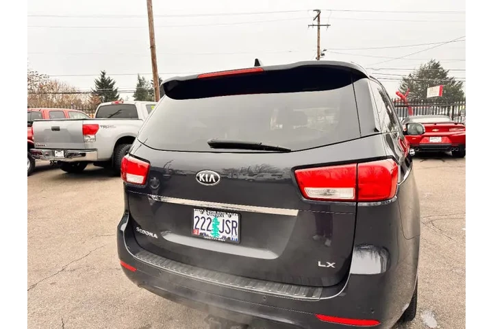 $8998 : 2016 Sedona LX image 5