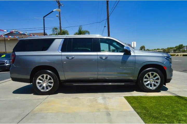 $40995 : Used 2022 Suburban 4WD 4dr Pr image 6