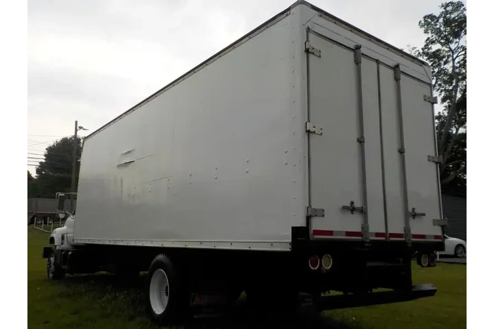 $8489 : 2001 C7H042 image 4
