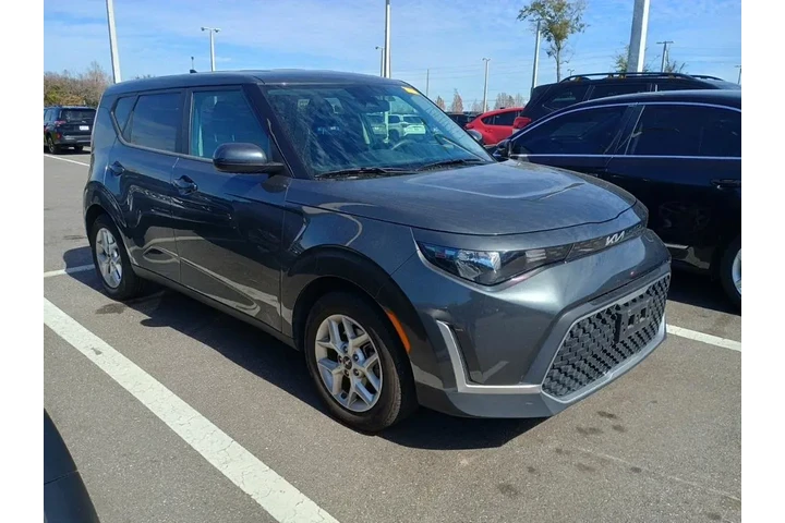 $15272 : Kia Soul 2023 LX 4dr Crossov image 2