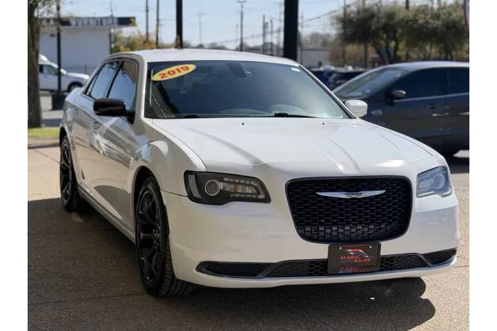 $23999 : 2019 300 Touring image 4