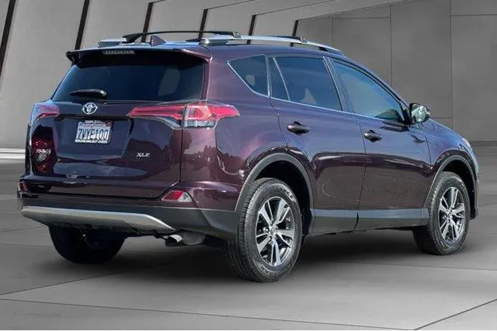 $21500 : Toyota RAV4 2017 XLE 4dr SUV image 6