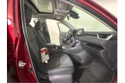 $33489 : Gold Certified2022 RAV4 XLE thumbnail