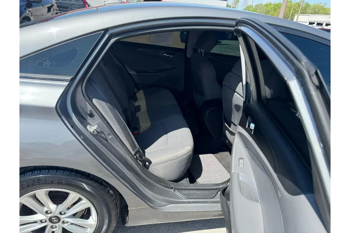 2013 Sonata 4dr Sdn 2.4L Auto image 9