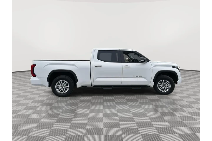 $40992 : 2022 Tundra SR5 image 9