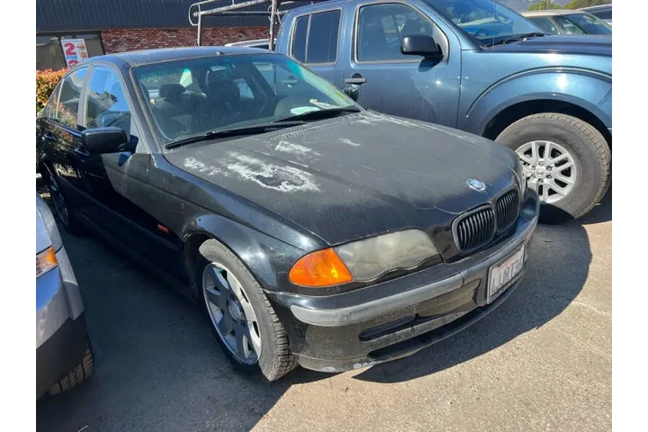 $3000 : 2000 BMW 3 Series 323i image 3