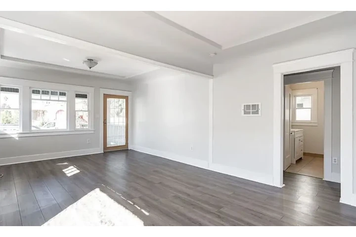 $850 : cozy Beautiful home for rent image 5