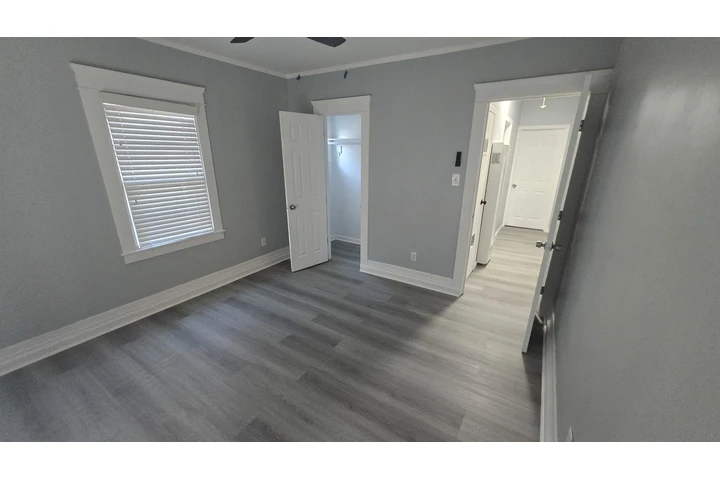 $3100 : Casa Recién Remodelada RENTA image 5