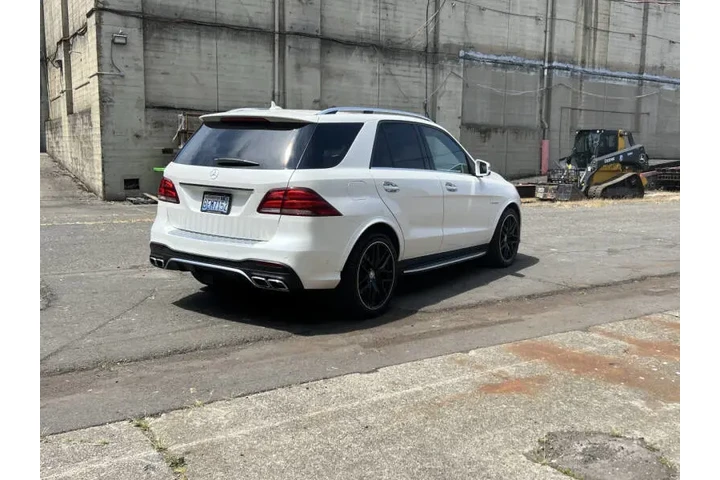 $43888 : 2017 Mercedes-Benz GLE AMG GL image 8