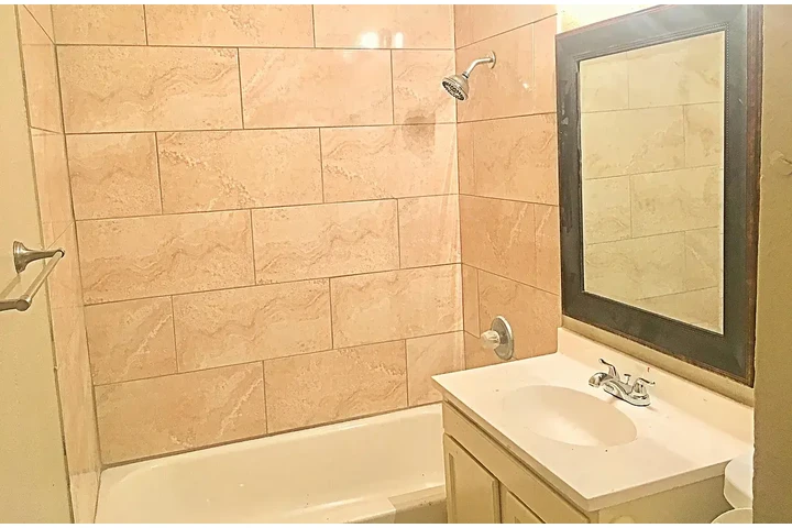 $900 : 3 Recamaras 1 Baño image 4